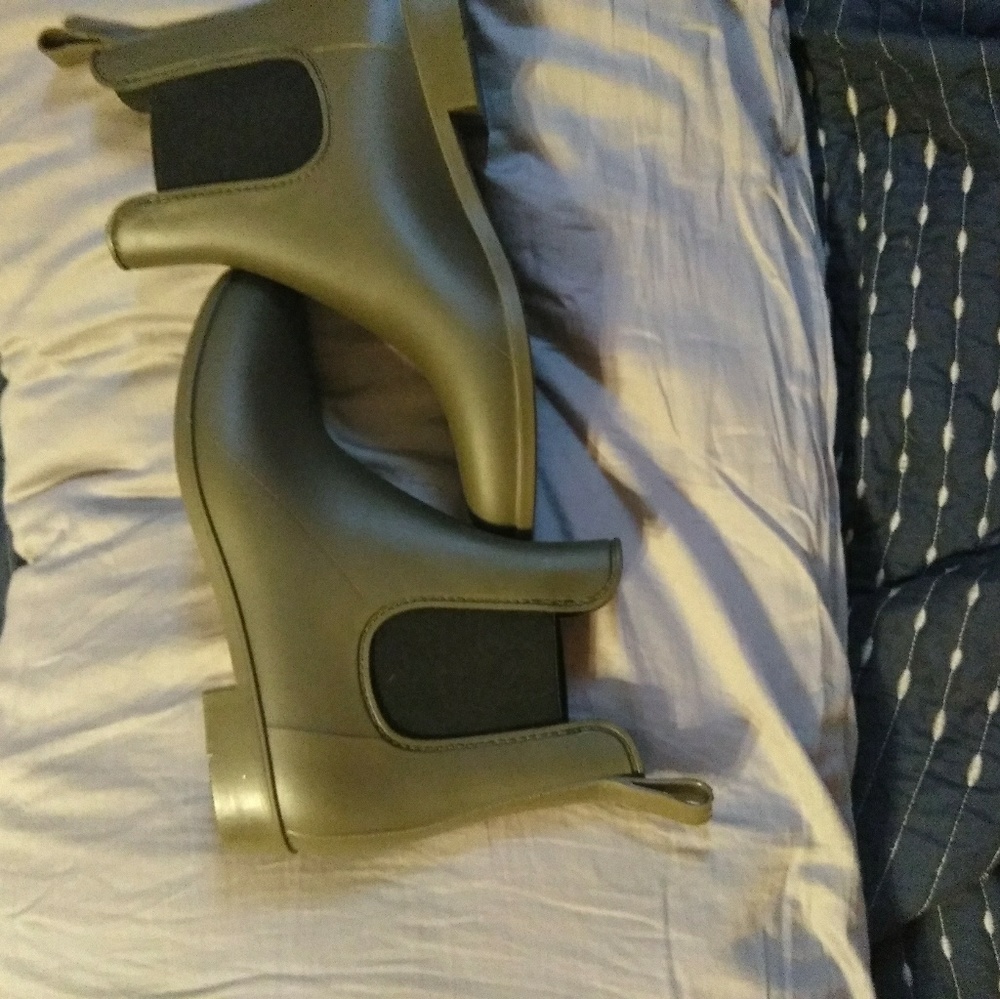 Olive green short chelsea rain boots